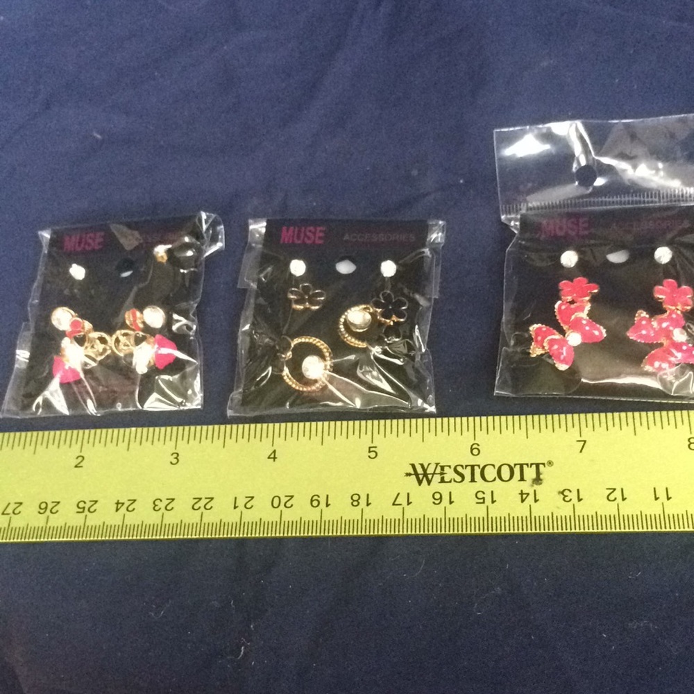 NEW lot of fun fashion earrings 10234